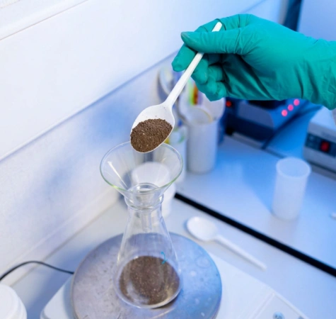 Анализ образцов в современной лаборатории